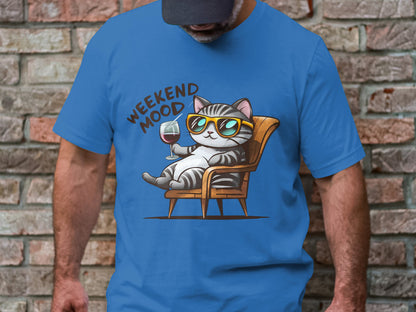 Wine Lover's Cat T-Shirt – Purr-fect Weekend Mood