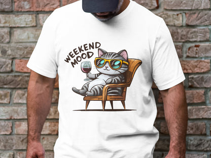 Wine Lover's Cat T-Shirt – Purr-fect Weekend Mood