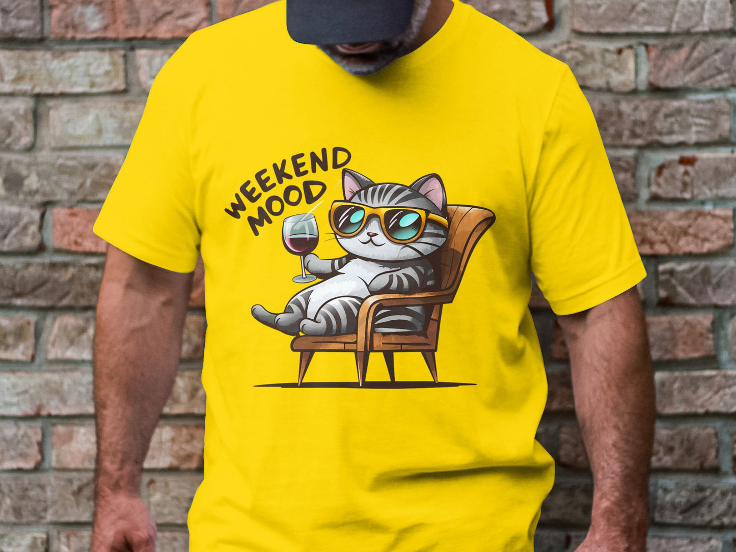 Wine Lover's Cat T-Shirt – Purr-fect Weekend Mood