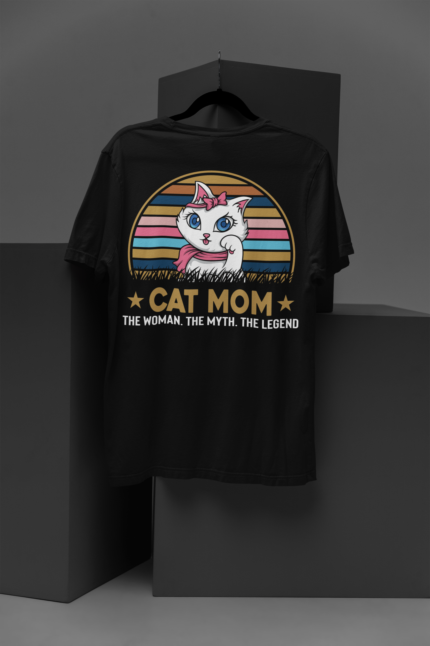 Retro Cat Mom Legend Tee - Chic Feline Fashion Statement